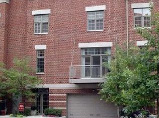 1050 W Chestnut St, Chicago, IL 60622