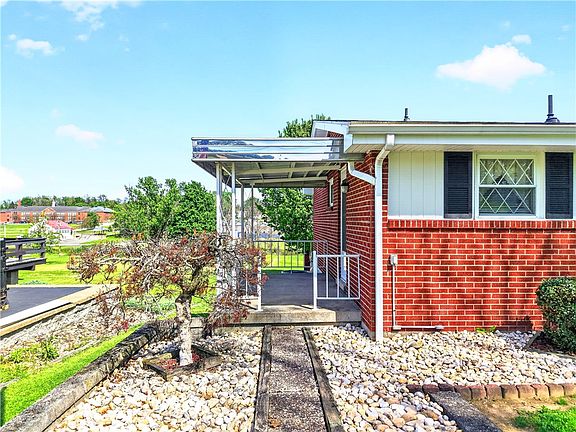 4th image of 1142 W Laurel Cir