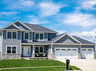 1811 Blue Bird Dr, Mahomet, IL 61853