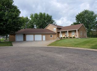 720 Cedar Cir, Annandale, MN 55302