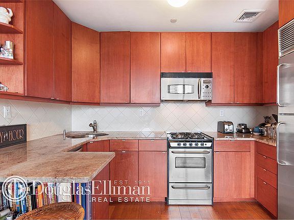 3rd image of 383 Carlton Ave APT 8S