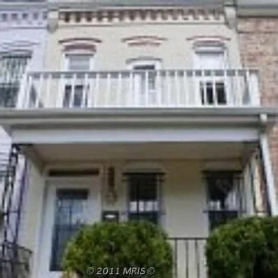 735 Kenyon St NW photo 1