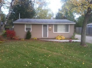 808 Oak Park Dr, Fenton, MI 48430