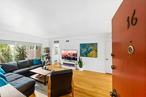 1330 N Crescent Heights Blvd #16A Photo 1