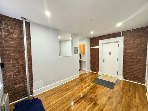 354 Bayridge Avenue image 1 of 4