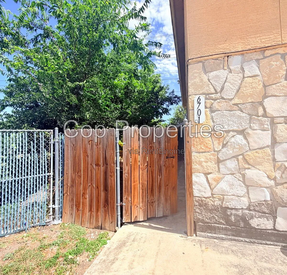 3 bed, 2.5 bath, 1250 sqft, $899 — Photo 2