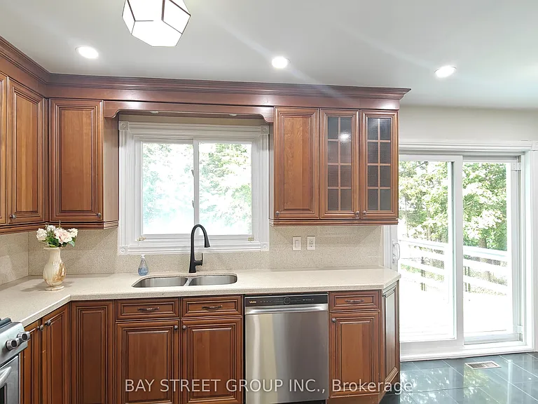 9 Mosedale Cres #UPPER — Photo 6