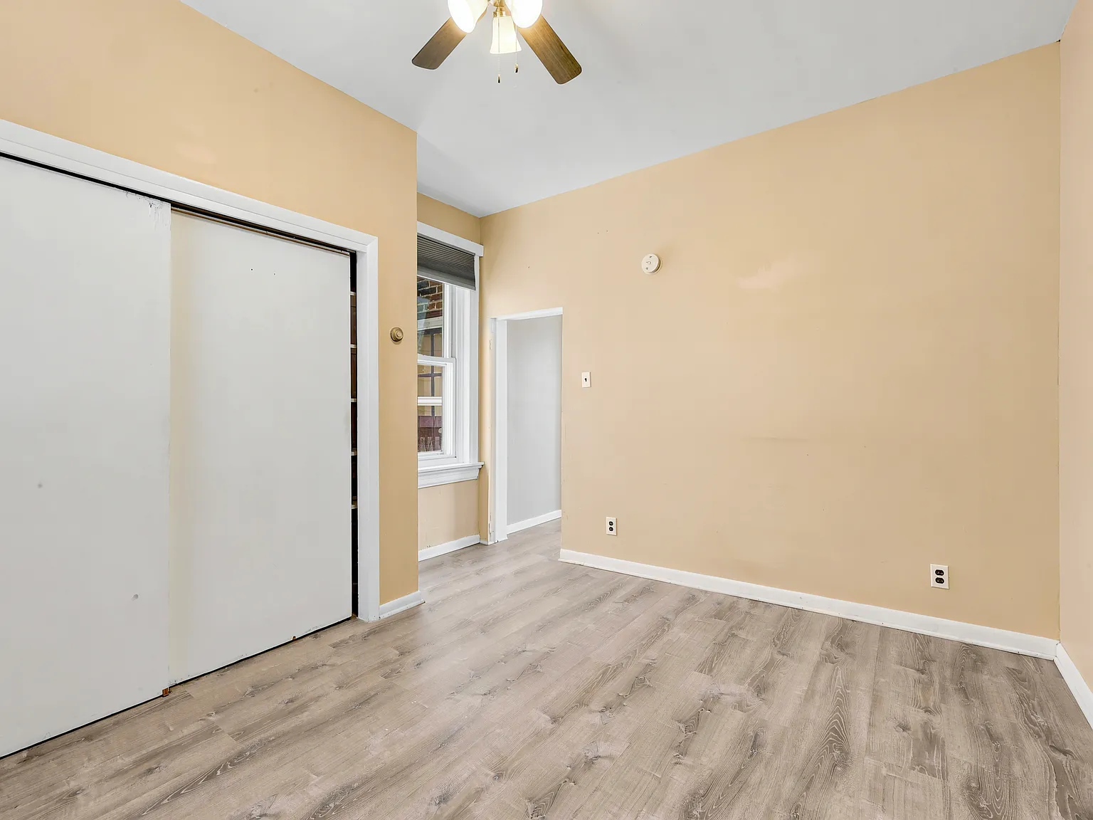 1 bed, 400 sqft, $1,200 — Photo 4