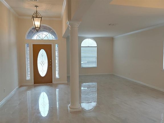 4th image of 1566 Sweetbriar Dr