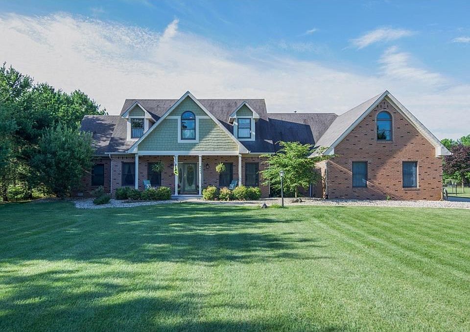 4 bedrooms, 4 1/2 baths, 3c att.garage with inground pool.