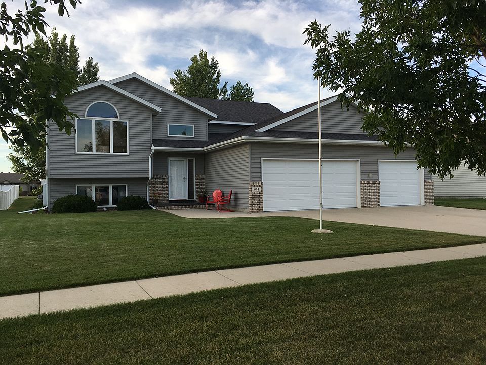 1st image of 944 Parkway Dr