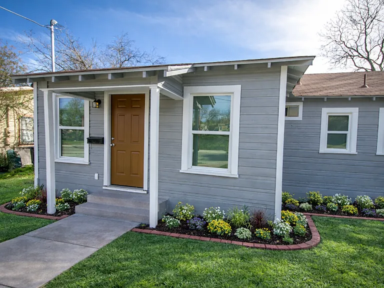 936 Poinsettia — Photo 31