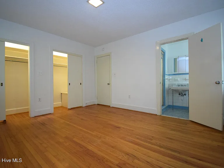 1509 E 4th St — Photo 15