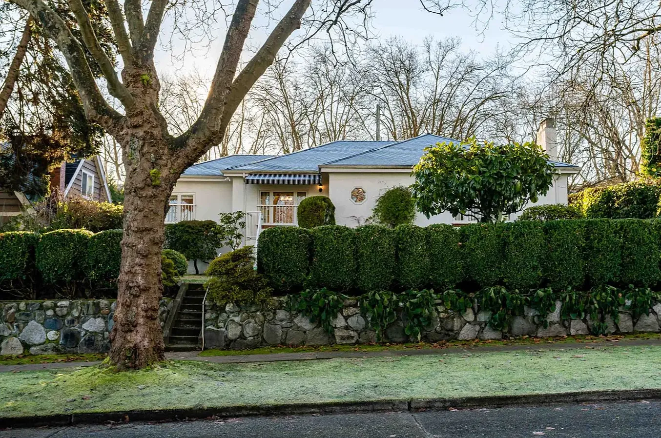 Point Grey House — Photo 3