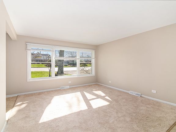 4th image of 134 N Neltnor Blvd