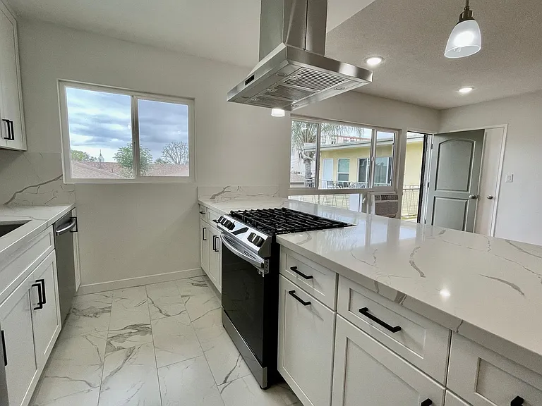 1411 N Fairfax Ave — Photo 6