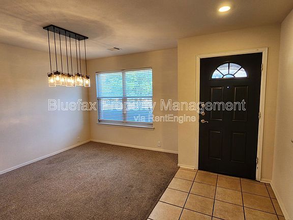 3rd image of 943 Tisbury Pkwy