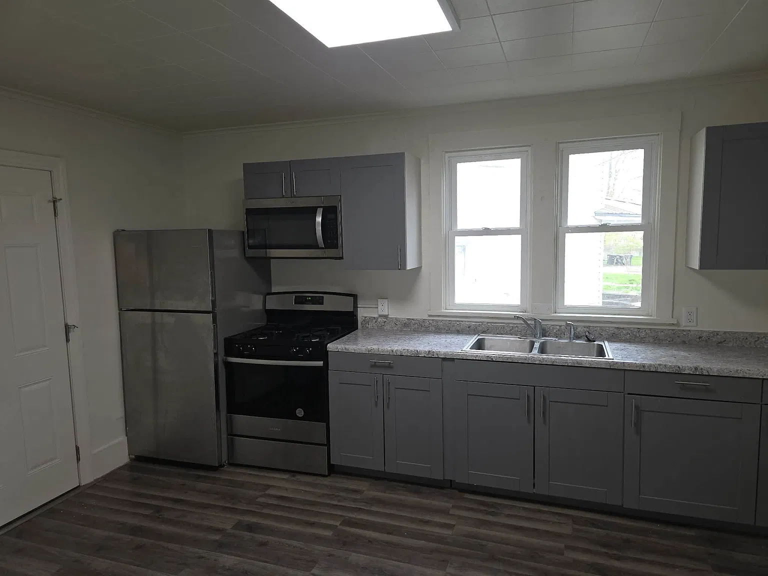 2 bed, 900 sqft, $825 — Photo 2
