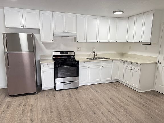 3rd image of 833 N Normandie Ave #8AA
