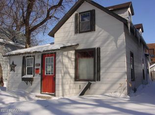 215 Chestnut St, Grand Forks, ND 58201