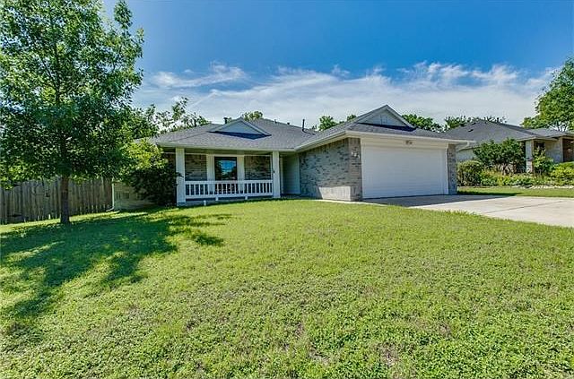 New Roof, floors, paint, granite counter top and beautifully