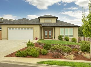 621 Forest Ridge Dr, Medford, OR 97504