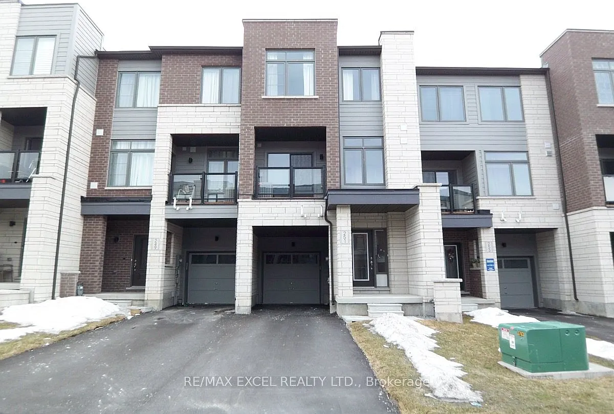 3 bed, $2,900 — Photo 1