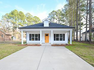 303 S Eastwood Dr, Benson, NC 27504