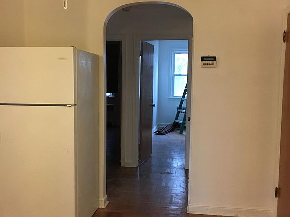 3rd image of 615 E Durham St Floor 2