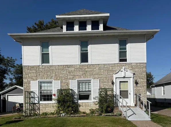 920 11th Ave S, Clinton, IA 52732