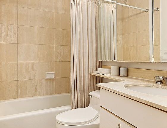 4th image of 215 W 95th St APT 3D