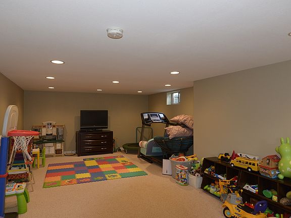 4th image of 1701 E Cornell Ave