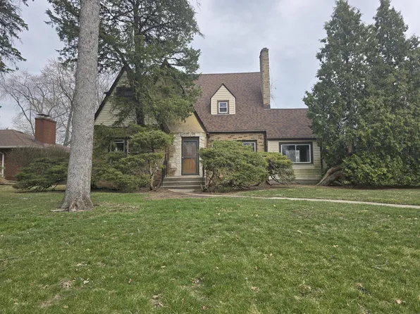 8369 Crestwood Ave, Munster, IN 46321