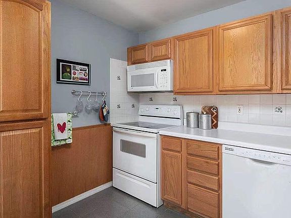 5th image of 1103 Appleseed Ln APT A