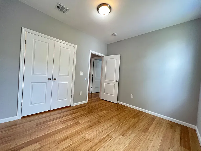 230 21st St #2 — Photo 4