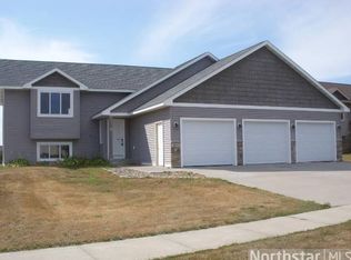 817 Ridgecrest St, River Falls, WI 54022