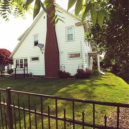 3rd image of 24 Burbank Dr