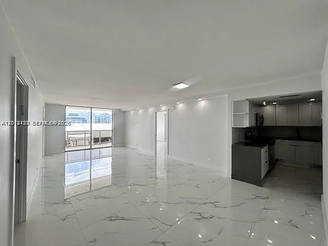6039 Collins Avenue Cu #1033