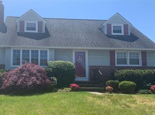 3720 Ferndale Dr, Wantagh, NY 11793