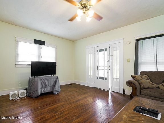3rd image of 1331 Berry Blvd
