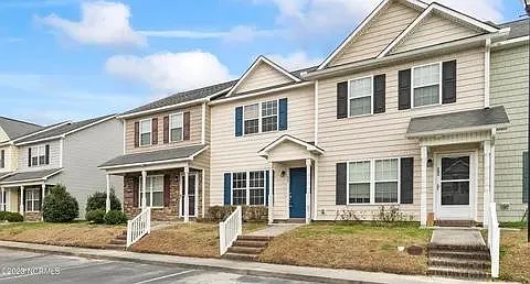 27 Doris Ave E #203
