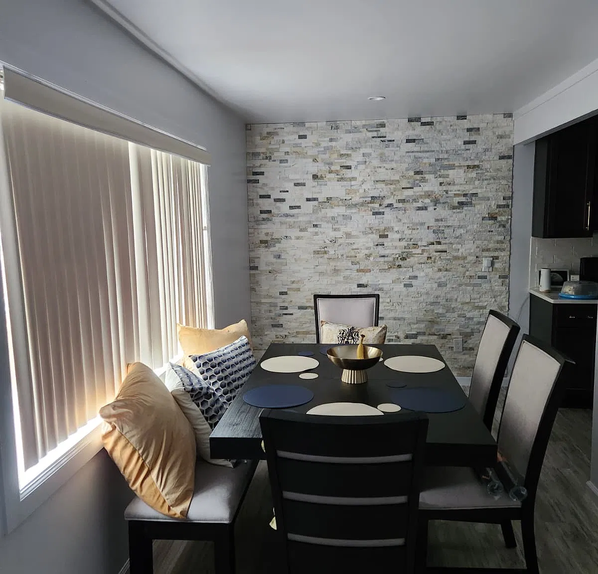 3 bed, 1.5 bath, 1484 sqft, $1,250 — Photo 3