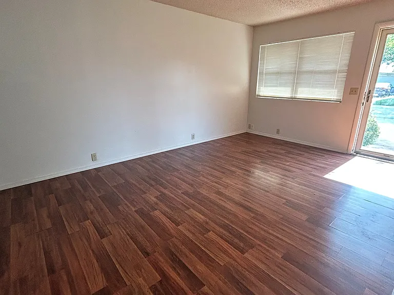 2260 S Park St — Photo 2