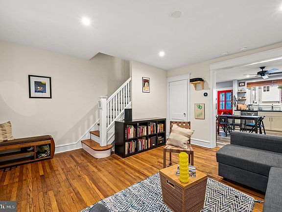 5th image of 3353 Ainslie St
