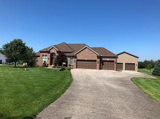 1371 W Slate Ridge Dr, Canal Winchester, OH 43110