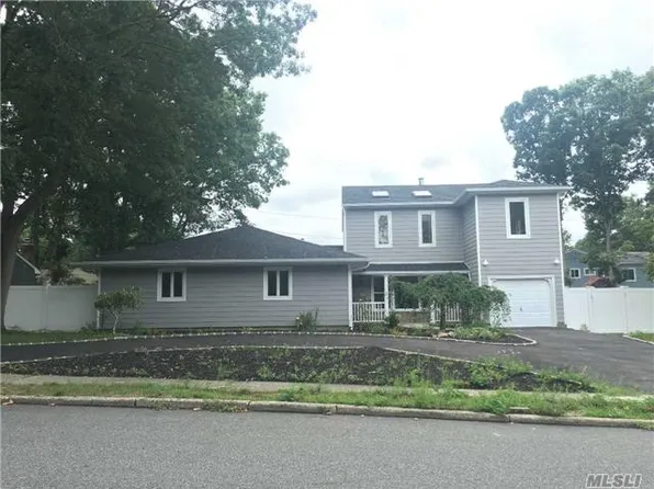 26 Rodney St, Port Jefferson Station, NY 11776
