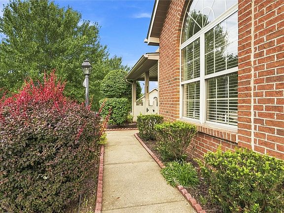 2nd image of 1492 Greenbriar Dr