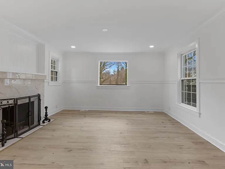 3284 Annandale Rd — Photo 18