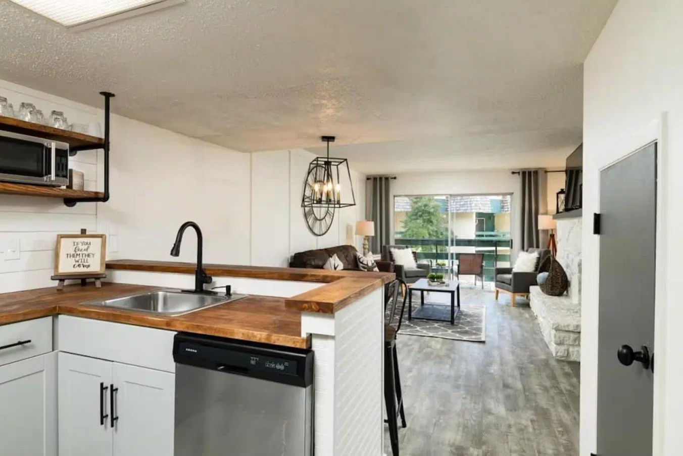 2 bed, 1064 sqft, $2,500 — Photo 3