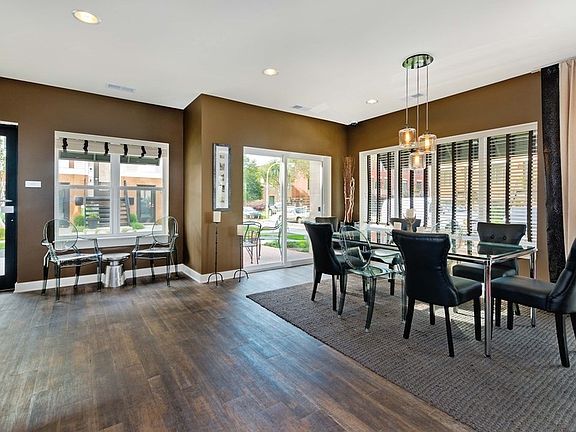 2nd image of 1801 W Argyle St #1807-403